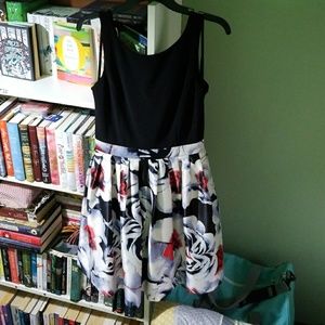 Sleeveless Knee-Length dress
